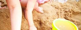 Æ Goes to the Beach